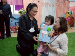 LINE_ALBUM_กิจกรรมทำบุญส่งท้ายปีเก่า ศพด_30 ธ_ค_ 68_260105_17.jpg - ศูนย์พัฒนาเด็กเล็กเทศบาลตำบลสันป่าตอง จัดโครงการเรียนรู้สู่โลกกว้าง อนุบาลวัยใส(กิจกรรมทำบุญส่งท้ายปีเก่าต้อนรับปีใหม่) | https://www.sanpatong.go.th